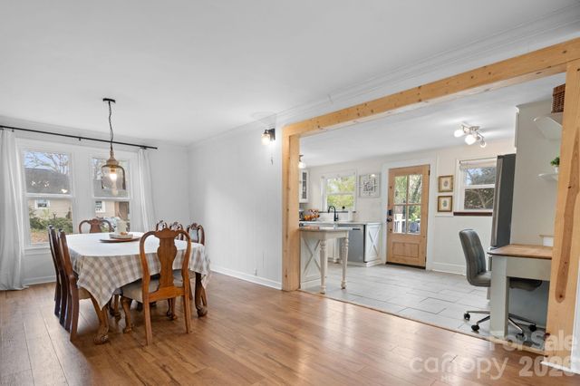 95 18th Avenue NW, Hickory, NC 28601