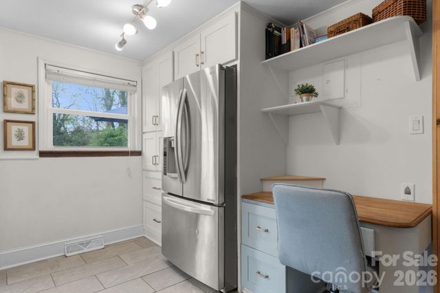 95 18th Avenue NW, Hickory, NC 28601