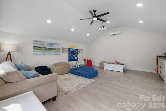 95 18th Avenue NW, Hickory, NC 28601