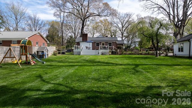 95 18th Avenue NW, Hickory, NC 28601