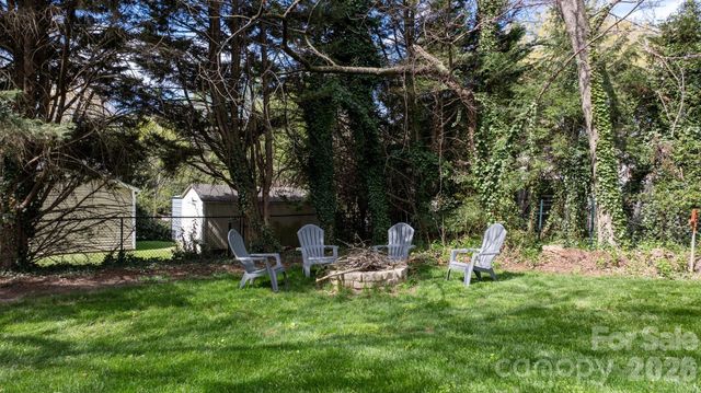 95 18th Avenue NW, Hickory, NC 28601