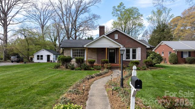 95 18th Avenue NW, Hickory, NC 28601