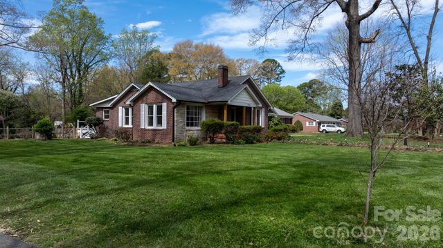 95 18th Avenue NW, Hickory, NC 28601