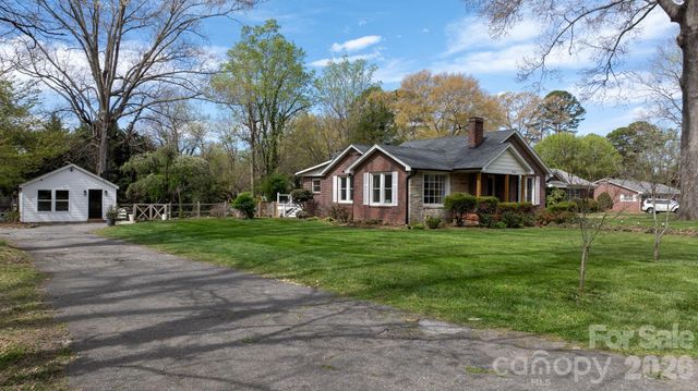 95 18th Avenue NW, Hickory, NC 28601