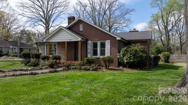 95 18th Avenue NW, Hickory, NC 28601