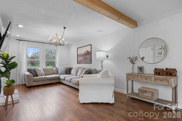 95 18th Avenue NW, Hickory, NC 28601