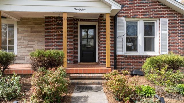 95 18th Avenue NW, Hickory, NC 28601