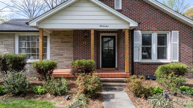 95 18th Avenue NW, Hickory, NC 28601