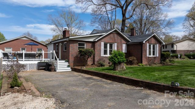 95 18th Avenue NW, Hickory, NC 28601