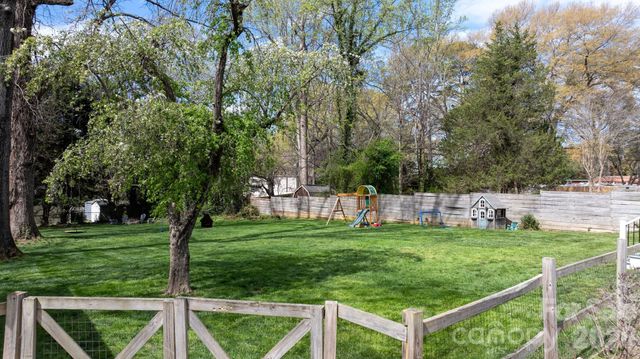 95 18th Avenue NW, Hickory, NC 28601