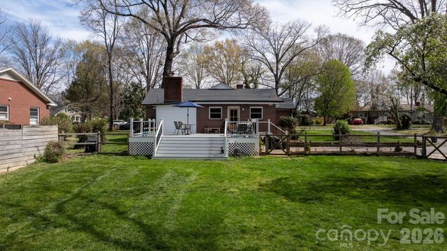 95 18th Avenue NW, Hickory, NC 28601