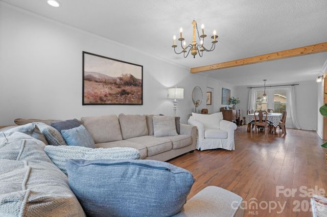 95 18th Avenue NW, Hickory, NC 28601