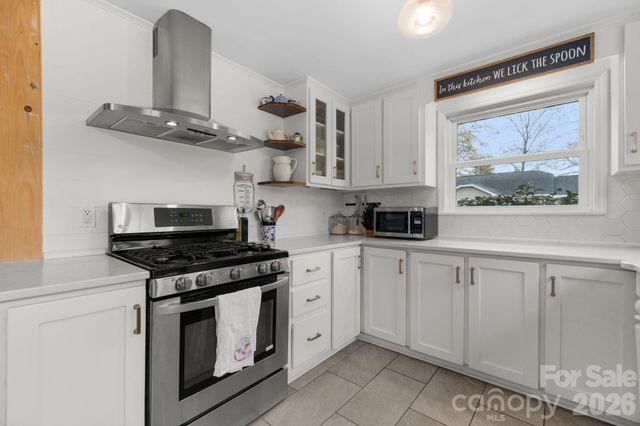 95 18th Avenue NW, Hickory, NC 28601