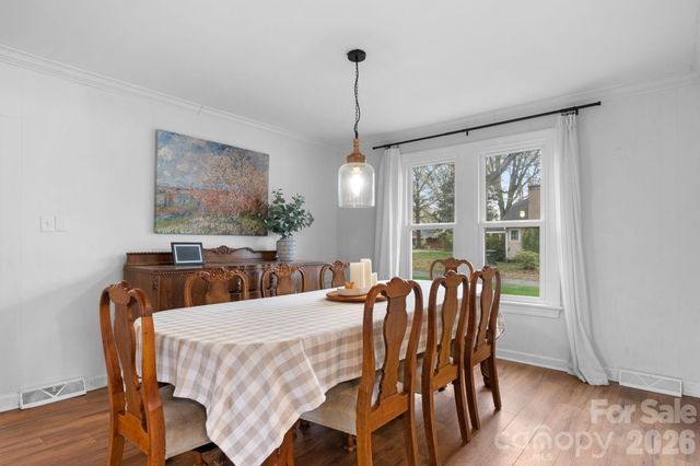 95 18th Avenue NW, Hickory, NC 28601