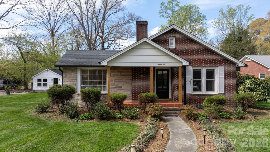 95 18th Avenue NW, Hickory, NC 28601