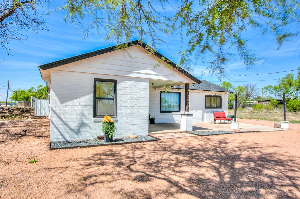 Image 2 of property listing at 2095 End Street, San Angelo, TX 76905