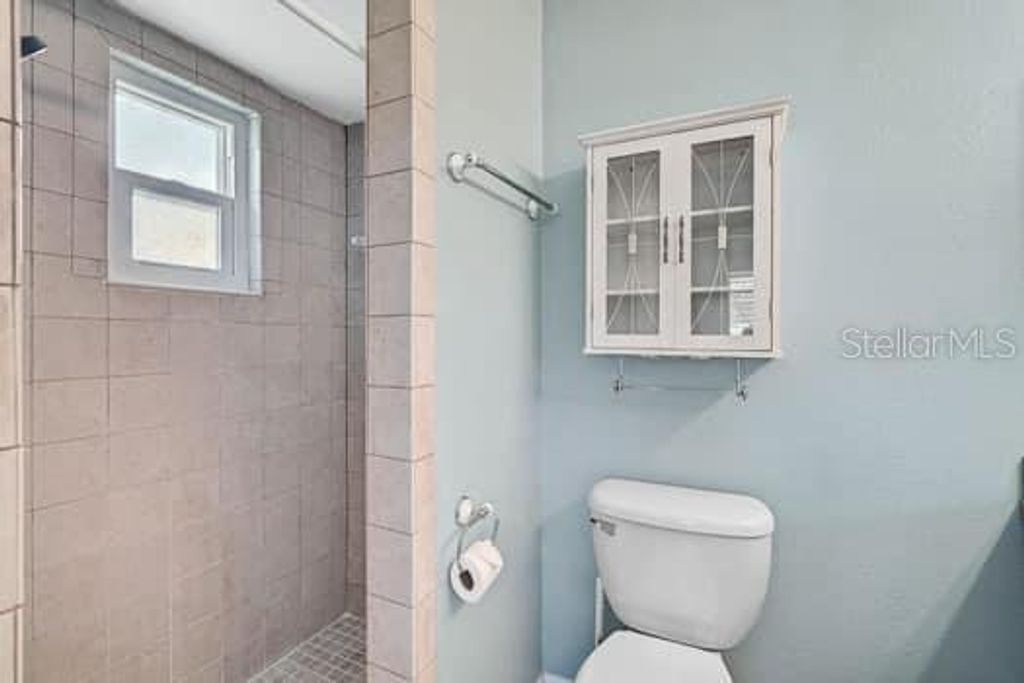 Image 19 of property listing at 602 PARK CIRCLE, Bradenton, FL 34207