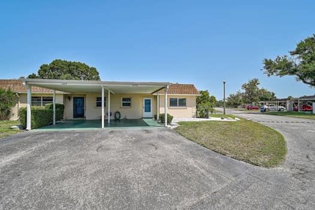 Image 29 of property listing at 602 PARK CIRCLE, Bradenton, FL 34207