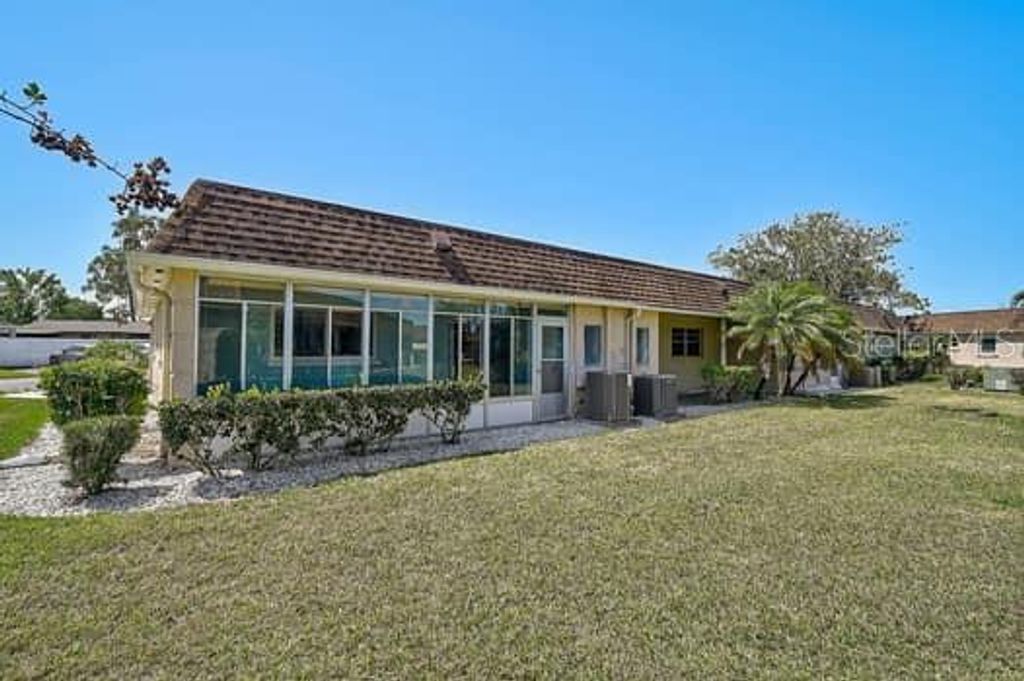 Image 31 of property listing at 602 PARK CIRCLE, Bradenton, FL 34207