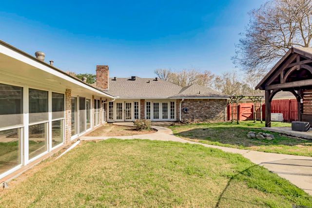 4204 Pine Park Dr, Baton Rouge, LA 70809