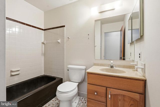 300 NEW RD, Southampton, PA 18966