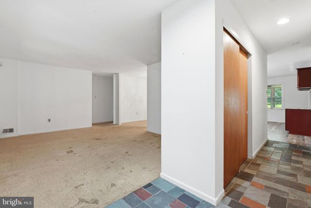 300 NEW RD, Southampton, PA 18966