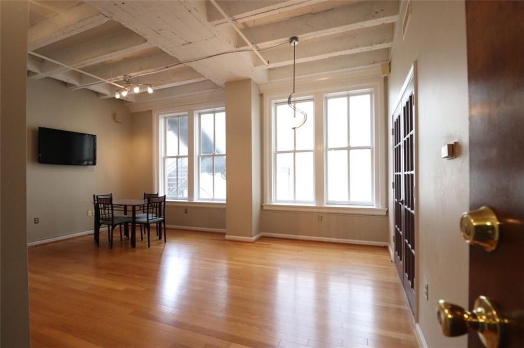 Image 10 of property listing at 32 PEACHTREE NW Street 1601, Atlanta, GA 30303
