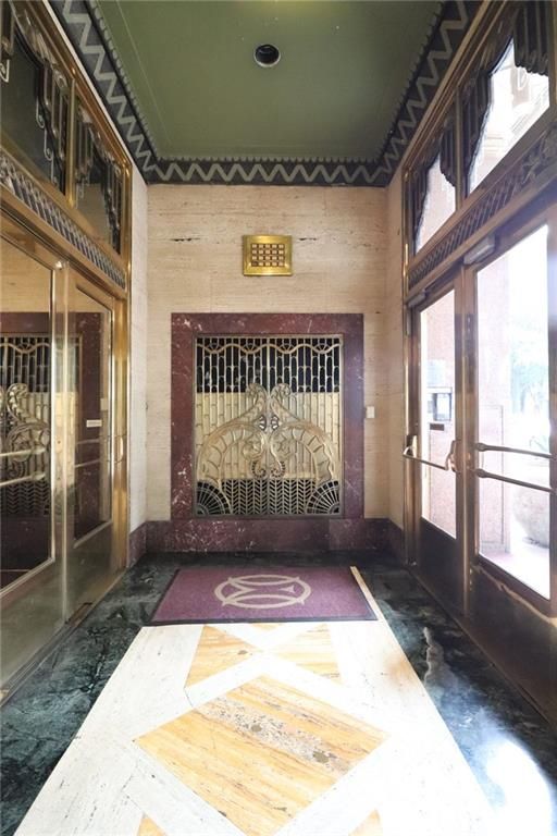 Image 2 of property listing at 32 PEACHTREE NW Street 1601, Atlanta, GA 30303