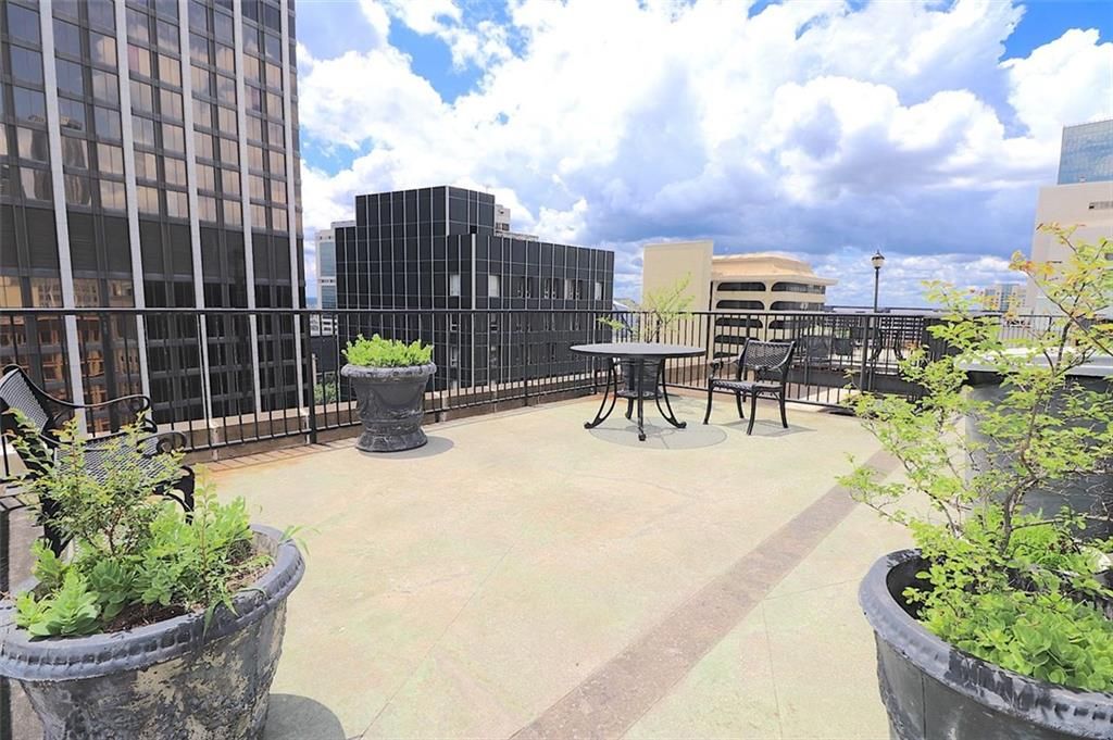 Image 43 of property listing at 32 PEACHTREE NW Street 1601, Atlanta, GA 30303