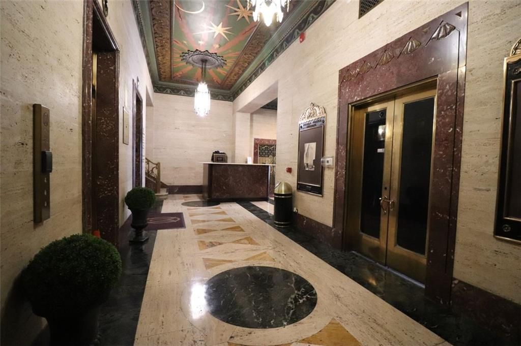 Image 5 of property listing at 32 PEACHTREE NW Street 1601, Atlanta, GA 30303