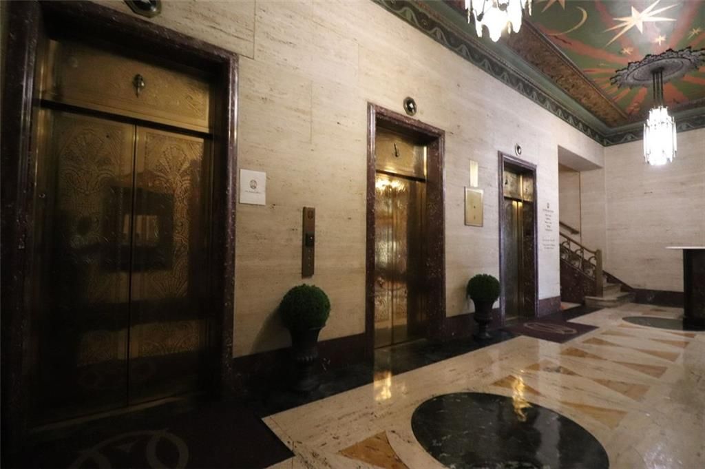 Image 6 of property listing at 32 PEACHTREE NW Street 1601, Atlanta, GA 30303