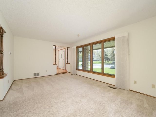 1404 Muir Lane, Burnsville, MN 55337