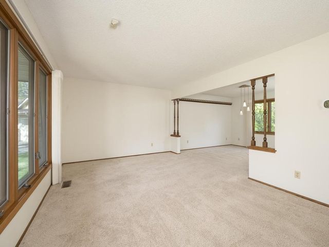 1404 Muir Lane, Burnsville, MN 55337