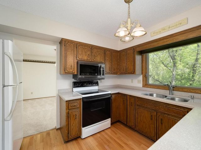 1404 Muir Lane, Burnsville, MN 55337