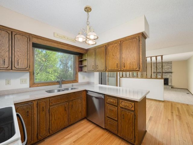 1404 Muir Lane, Burnsville, MN 55337
