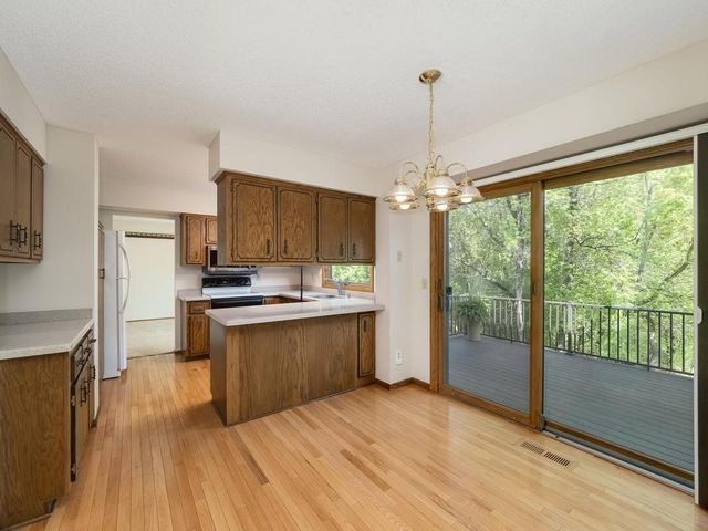 1404 Muir Lane, Burnsville, MN 55337