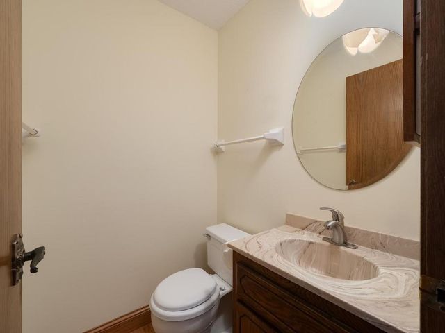 1404 Muir Lane, Burnsville, MN 55337