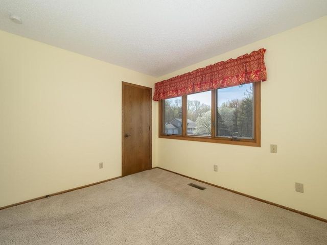 1404 Muir Lane, Burnsville, MN 55337