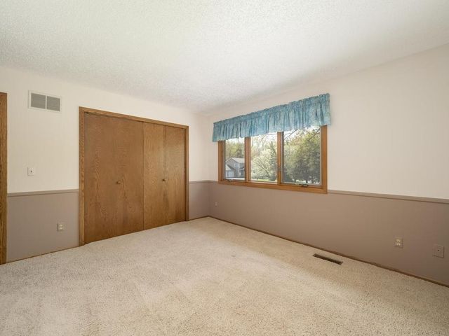 1404 Muir Lane, Burnsville, MN 55337
