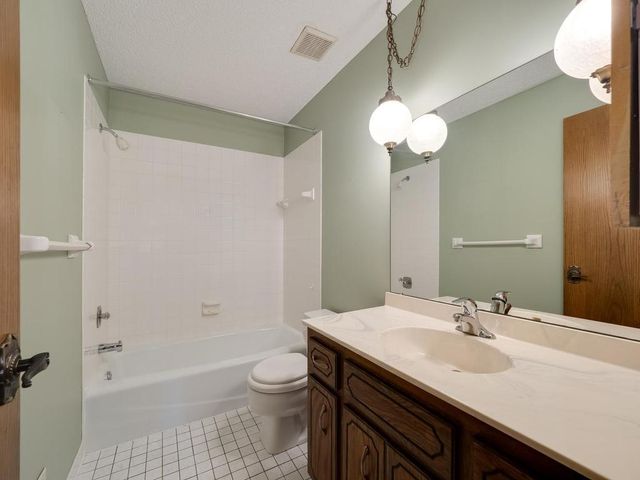 1404 Muir Lane, Burnsville, MN 55337