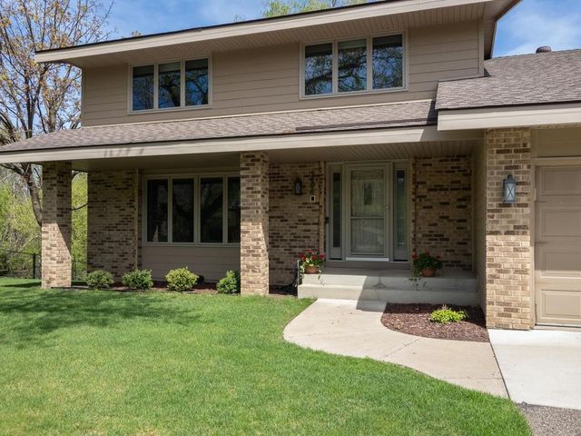 1404 Muir Lane, Burnsville, MN 55337