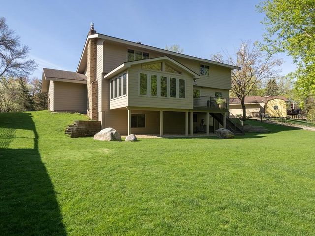 1404 Muir Lane, Burnsville, MN 55337