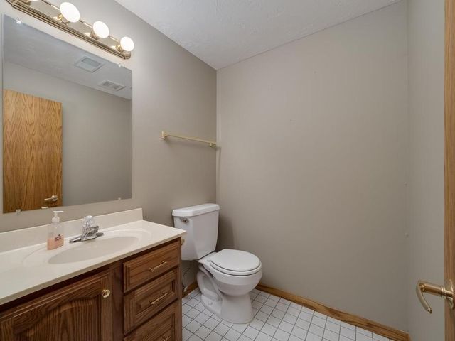 1404 Muir Lane, Burnsville, MN 55337