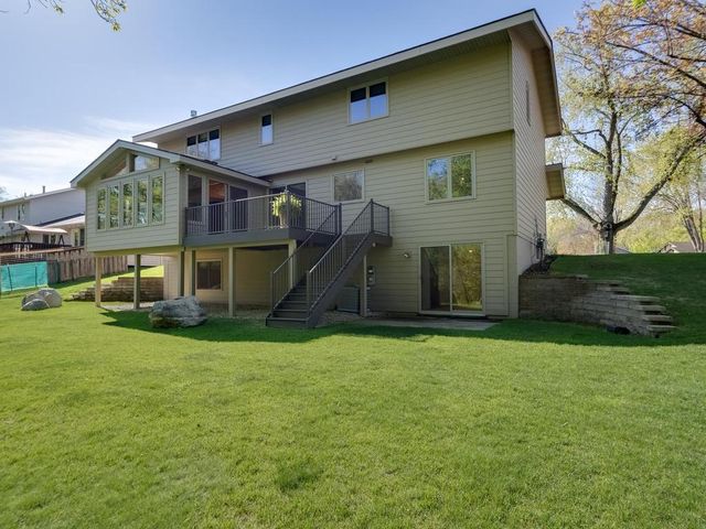 1404 Muir Lane, Burnsville, MN 55337