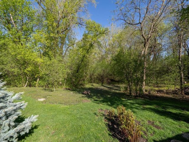 1404 Muir Lane, Burnsville, MN 55337