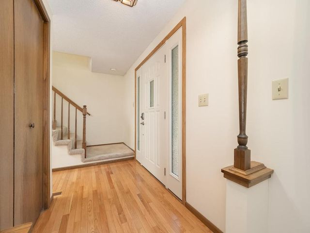 1404 Muir Lane, Burnsville, MN 55337