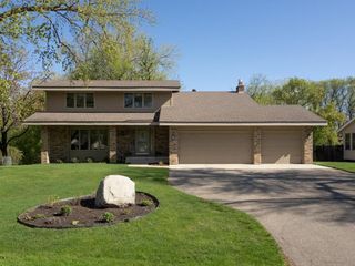 1404 Muir Lane, Burnsville, MN 55337