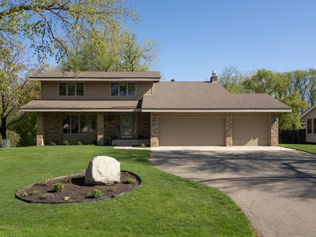 1404 Muir Lane, Burnsville, MN 55337
