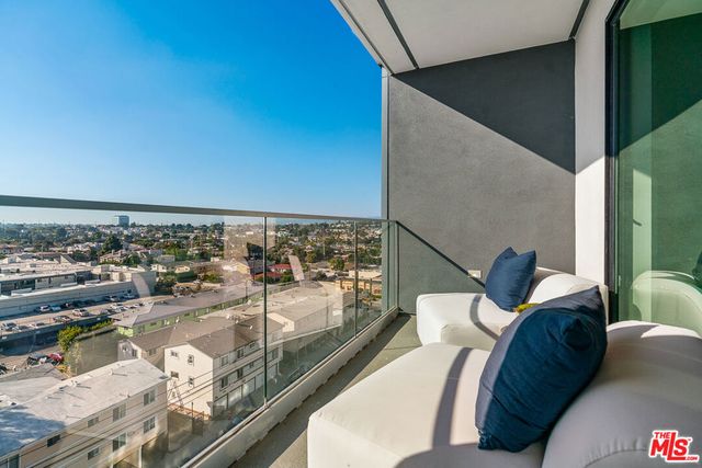 3688 Overland Avenue 524, Los Angeles, CA 90034
