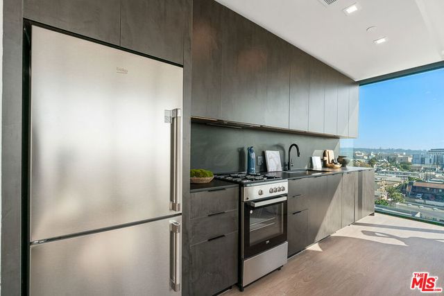 3688 Overland Avenue 524, Los Angeles, CA 90034